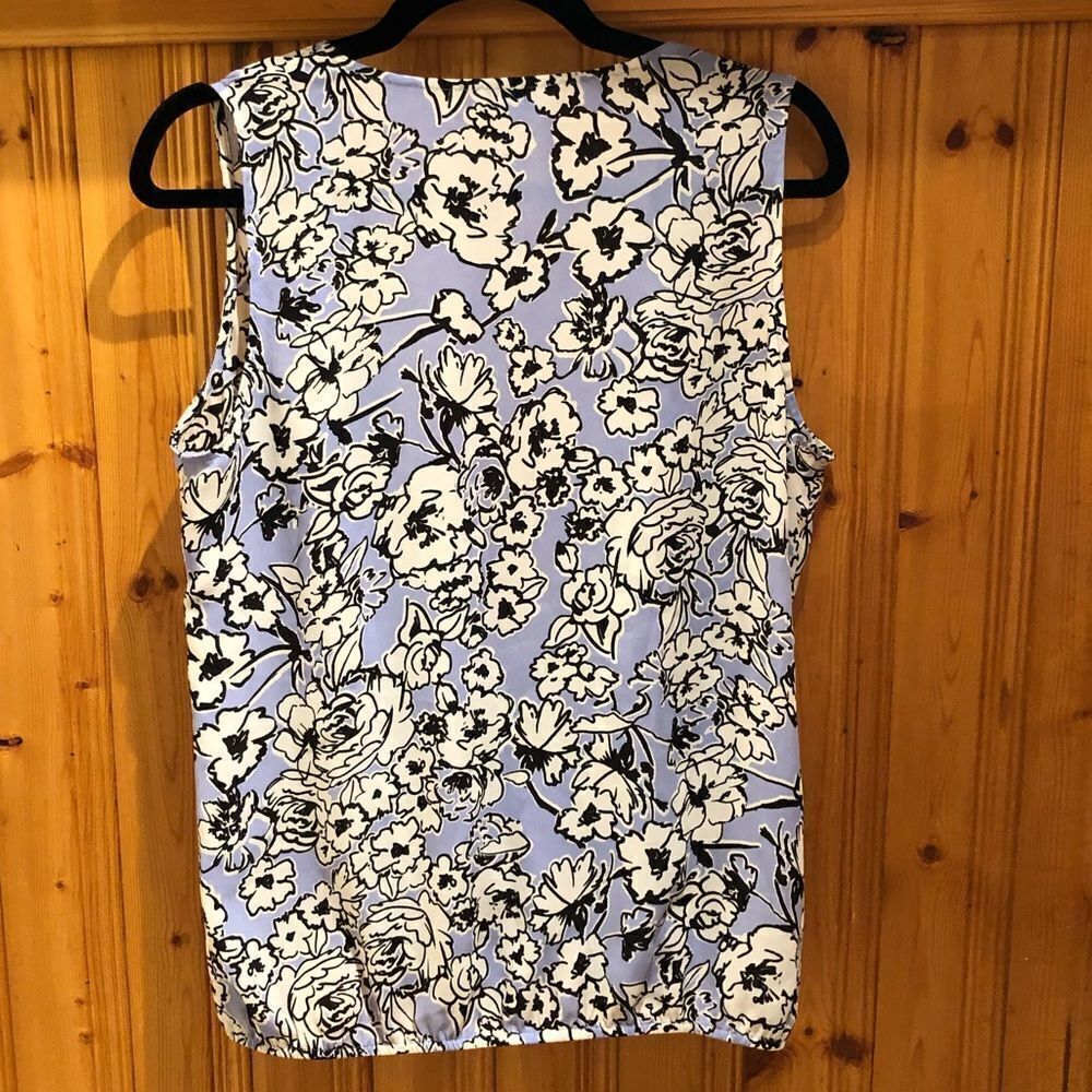 Loft Criss Cross Front Top Size Medium - Picture 2 of 15